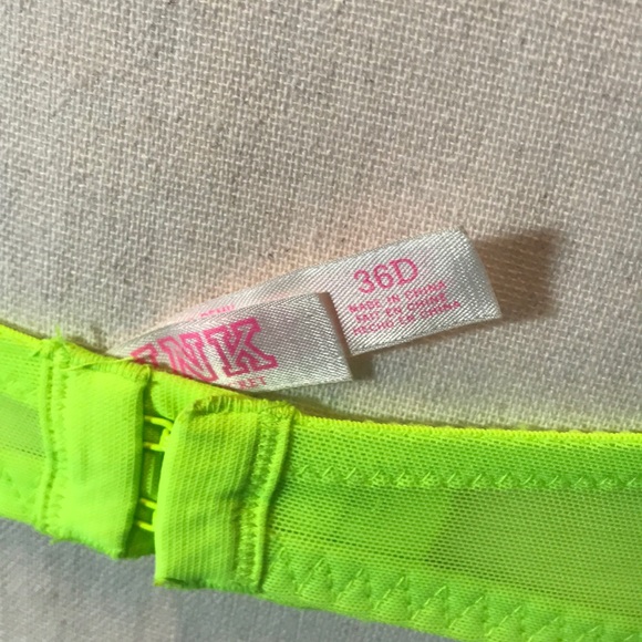 VS pink bra - Picture 3 of 3